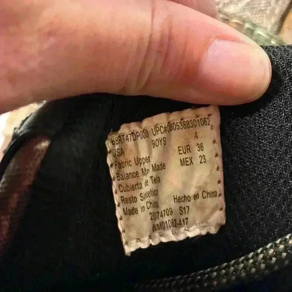 Boys size 4 realtree brand hiking boots, #O528 - Picture 2 of 6